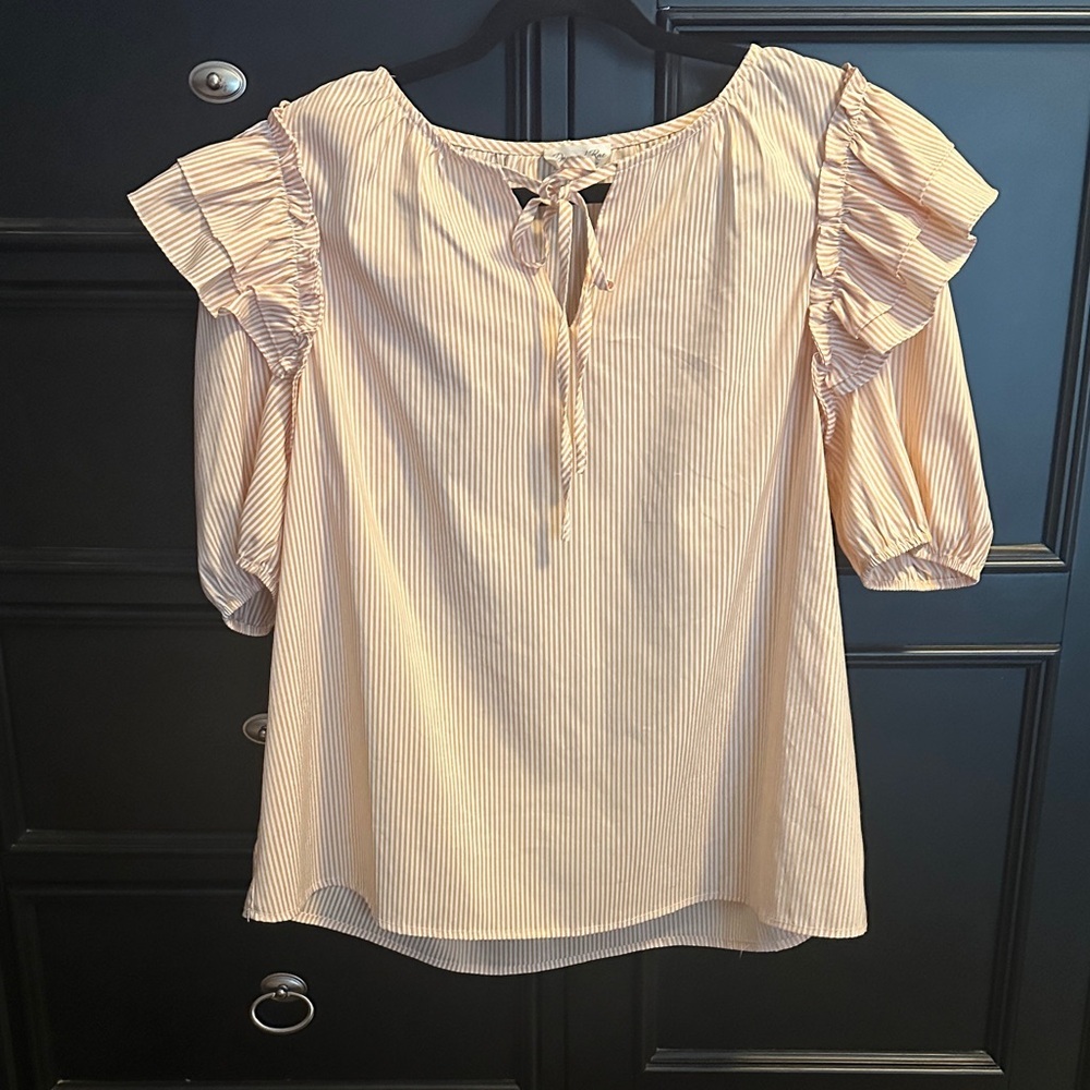 Doe & Rae Large NWOT Cream Striped Ruffle Blouse